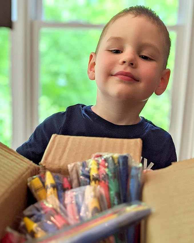 CrayonKing 150 Sets of 4-Packs in Cello (600 total bulk Crayons) Restaurants, Party Favors, Birthdays, School Teachers & Kids Coloring Non-Toxic Crayons