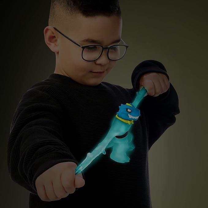 Heroes of Goo Jit Zu Glow Shifters - Versus Pack, Ultraglow Tyro VS Shadowclaw Rock Jaw. One with Unique Glow-in-The-Dark Goo Transformation. Crush The core, Goo Glows in The Dark (42620)