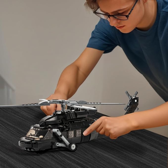DAHONPA UH-60 Helicopter Black Hawk Medium Utility Military Army Airplane Building Bricks Set, 660+ Pieces Air-Force Build Blocks Toy, Gift for Kid and Adult