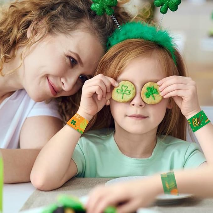 24Pcs St. Patrick's Day Slap Bracelets Green Shamrock Hat Beer Slap Bands Irish Clover Wristbands Snap Bracelets for Boys Girls Women Birthday Saint Patrick's Party Supplies