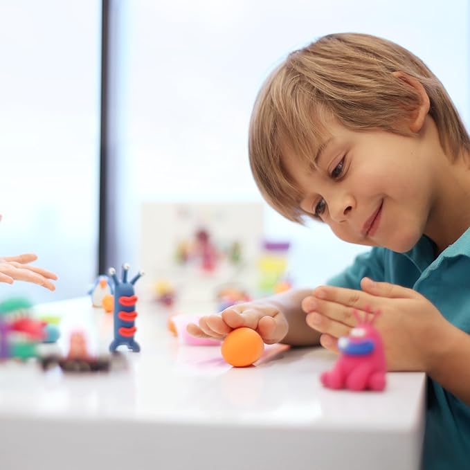 Fat Brain Toys Hey Clay Dinosaurs, Air Dry Clay Kit with Interactive App for Kids & Tweens, Modeling Clay and Crafts Set