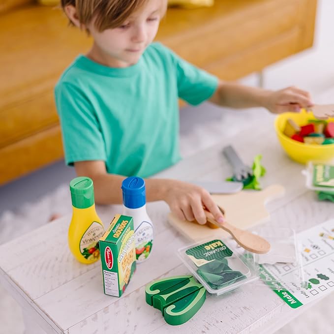 Melissa & Doug Slice and Toss Salad Play Set – 52 Wooden and Felt Pieces , Green - Pretend Food, Kitchen Accessories For Kids Ages 3+