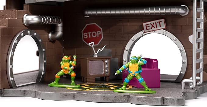 Teenage Mutant Ninja Turtles Turtle Lair Nano Scene w/ 1.65" Die-Cast Collectible Figures, Toys for Kids and Adults