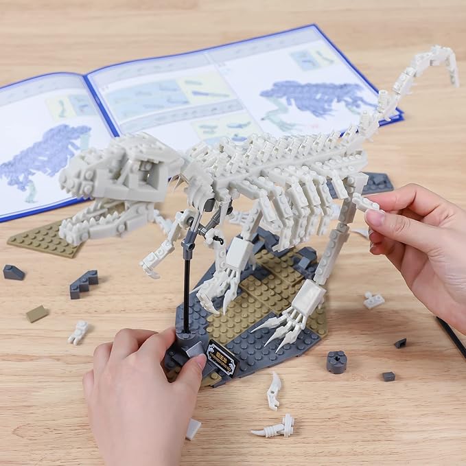 Dinosaur Building Kit,Dinosaur Park World Tyrannosaurus Fossils Creative Animal Building Toys for Boys Girls 6+,Glow in The Dark, Use Sunlight/Lights to Store Energy(435 Pieces)