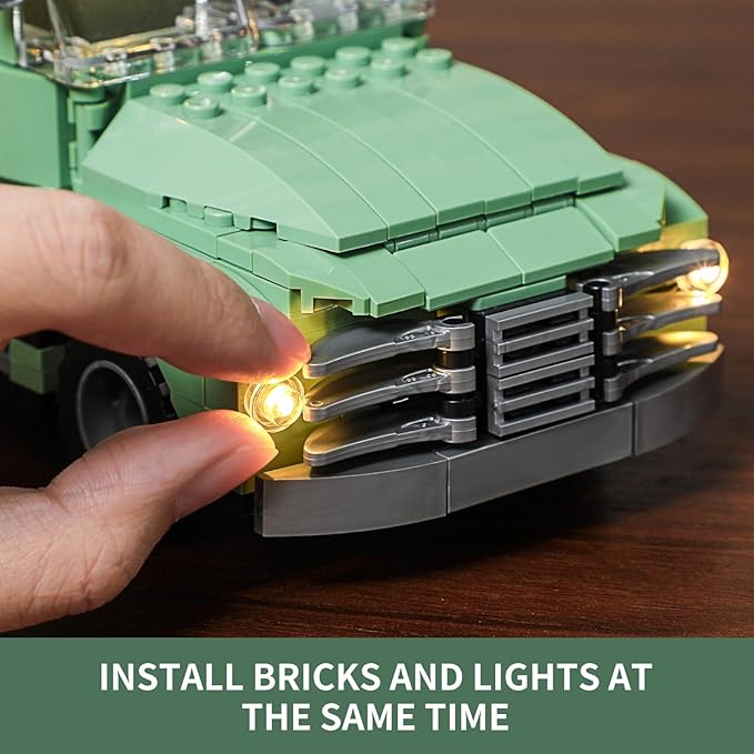 FUNWHOLE Retro Farm Truck LED Light Building Model Set - 499 Pcs Construction Bricks for Adults and Teens