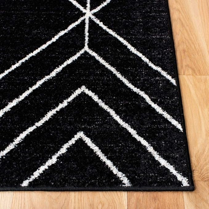 SAFAVIEH Adirondack Collection Accent Rug - 3' x 5', Black & Ivory, Modern Geometric Design, Non-Shedding & Easy Care, Ideal for High Traffic Areas in Entryway, Living Room, Bedroom (ADR241Z)