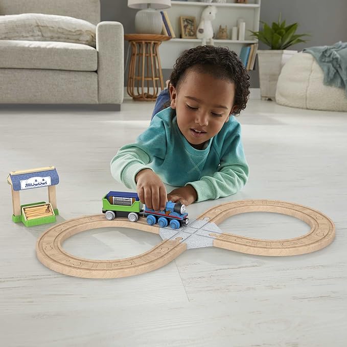Thomas & Friends Wooden Railway Toy Train Set, Figure 8 Track Pack with Wood Engine for Pretend Play Preschool Kids Ages 3+ Years