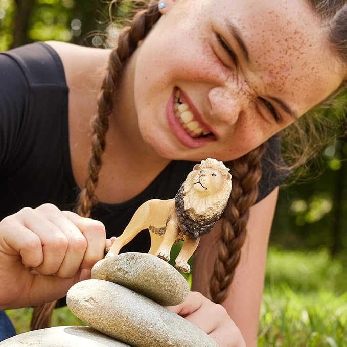Schleich Wild Life Realistic King of The Jungle Lion Toy Figurine - Highly Durable Realistic Wild African Lion Action Figure Toy, Education and Fun for Boys and Girls, Gift for Kids Ages 3+