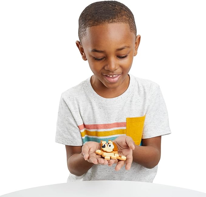 Play-Doh Bluey Make 'n Mash Costumes Playset for Kids 3 Years and Up with 11 Cans of Modeling Compound, Non-Toxic