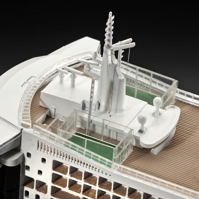 Revell 05231 Ocean Liner Queen Mary 2 1:700 Scale Unbuilt/Unpainted Plastic Model Kit