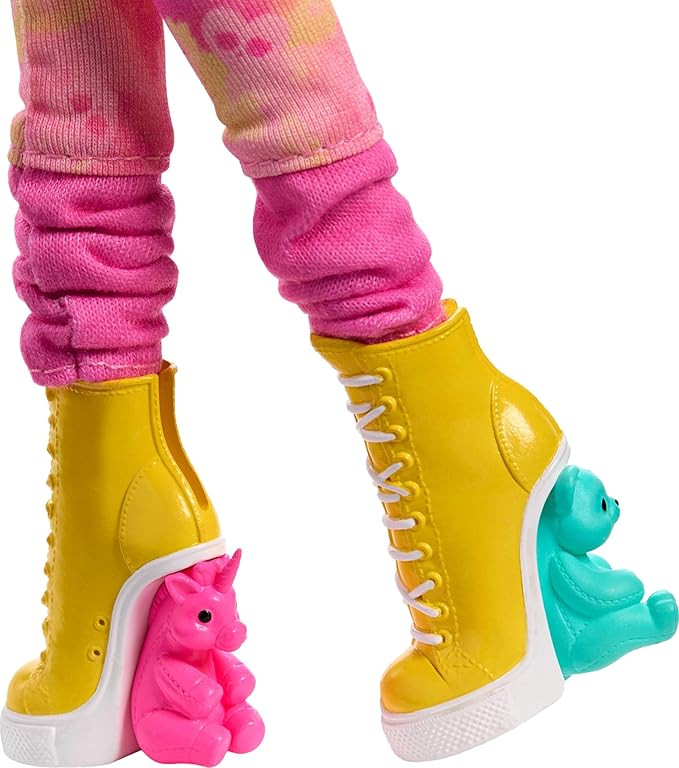 Monster High Wednesday Doll and Accessories, Enid Sinclair Collectible in Pink Fashion with Beret and Backpack, Doll Stand