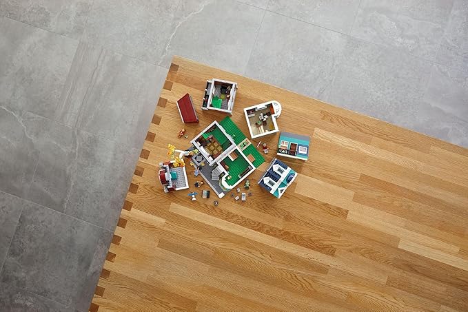 LEGO Creator Expert Bookshop 10270 Modular Building, Home Décor Display Set for Collectors, Advanced Collection, Gift Idea for 16 Plus Year Olds