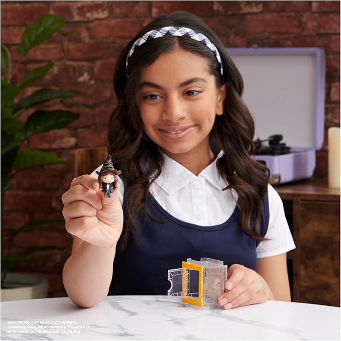 Wizarding World Harry Potter, Micro Magical Moments Hogwarts 5-Pack Figures Set & Display Cases (Amazon Exclusive), Kids Toys for Ages 6 and up