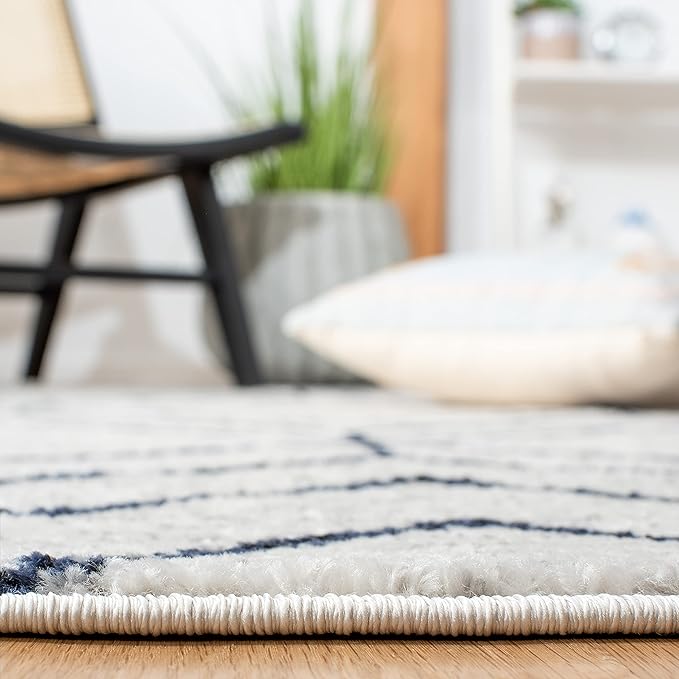 SAFAVIEH Adirondack Collection Accent Rug - 4' x 6', Light Grey & Navy, Modern Geometric Design, Non-Shedding & Easy Care, Ideal for High Traffic Areas in Entryway, Living Room, Bedroom (ADR241N)