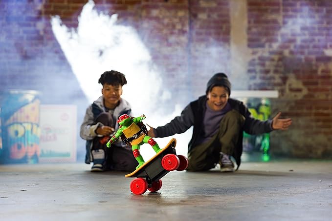 Teenage Mutant Ninja Turtles Raphael Cowabunga Skate RC - Imitates Real Skate Tricks - 2.4 GHz Remote Control - Ages 3+