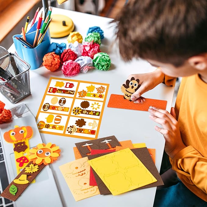 HubirdSall 24 Pack Fall Felt Bookmark Craft Kit, Make Your Own Thanksgiving Bookmarks with Football Turkey Pumpkin Owl Sunflower DIY Birthday Party Gift for Kids School Classroom Prize Art Activities