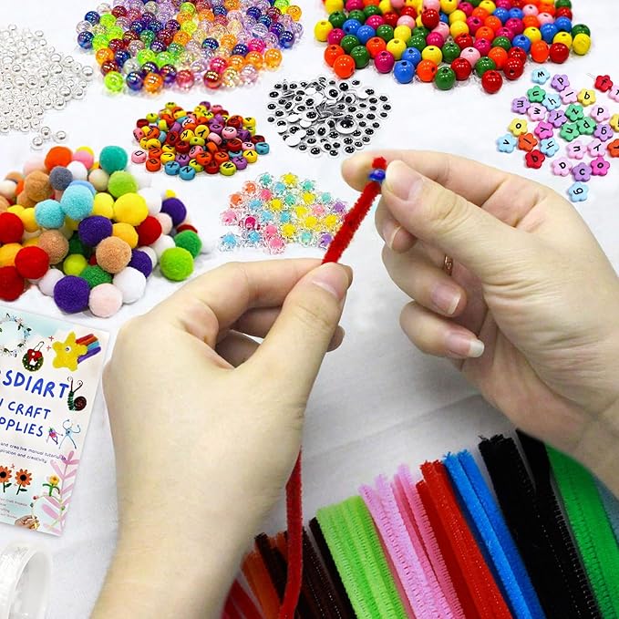 URSDIART 1000+Pcs Art and Craft Supplies, Colored Beads and Pipe Cleaners Crafts, Art Supplies DIY Craft Kit Beads for Bracelets Making Jewelry Necklace, Gift for Girls and School Supplies