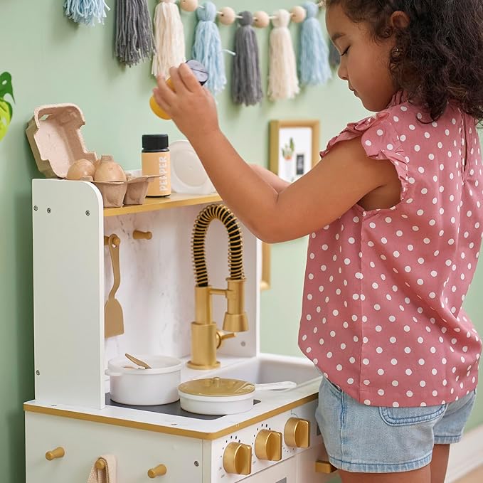 Teamson Kids Little Chef Memphis Wooden Play Kitchen with Interactive, Realistic Features, and 16 Kitchen Accessories for 3yrs and up, Light Oak/Faux White Marble/Gold
