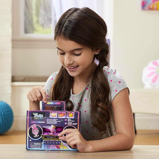 Hasbro Trolls DreamWorks Tiny Dancers Friend Pack with 2 Tiny Dancers Figures,2 Bracelets,and 10 Charms,Toy Inspired by The Movie World Tour