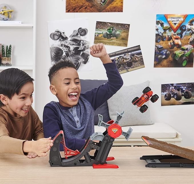 Monster Jam, Official Bakugan Dragonoid Stunt Dial Playset with Exclusive 1:64 Scale Dragonoid Die-Cast Monster Truck