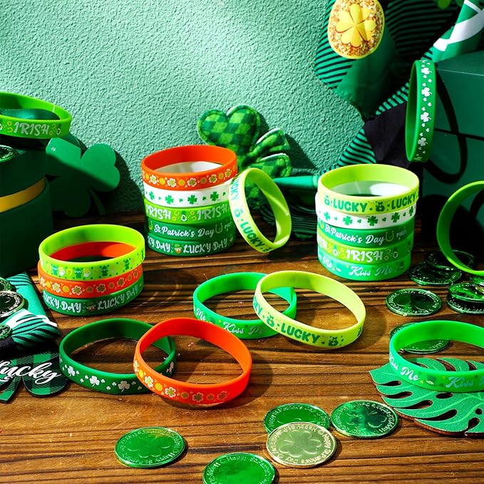 Wettarn 60 Pcs St. Patrick's Day Silicone Bracelets Shamrock Party Favors Irish Rubber Wristbands for Kids Adults Clover Party Supplies School Classroom Prizes Gifts