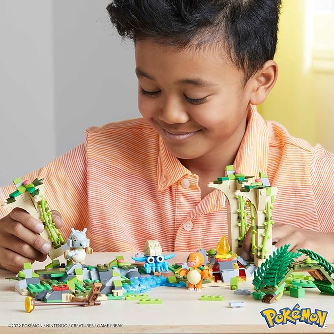 Mega Pokemon Action Figure Building Toy, Jungle Ruins with 464 Pieces, Motion and 3 Characters, Cubone Charmander Omanyte, Gift Idea for Kids