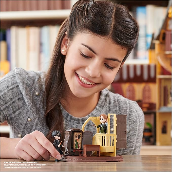 Wizarding World Harry Potter, Magical Minis Defense Against the Dark Arts Playset with 2 Exclusive Figures, 5 Accessories, Kids Toys for Ages 6 and up