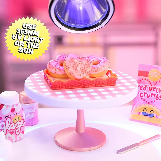 MGA's Miniverse Make It Mini Valentine's (3 Pack) Mini Collectibles, Mystery Blind Packaging, Valentine's Day, Seasonal, Sweetheart, DIY, Crafts, Resin Play, Replica Food, NOT Edible, Collectors, 8+