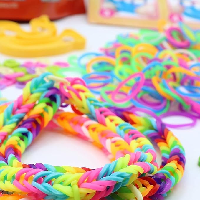 Rainbow Loom® Loomi-Pals™ Mini Combo Set, Features 60 Cute Assorted Loomi-Pals Charms,1 Happy Loom, 2100 Colorful Bands All in a Carrying Case for Boys and Girls 7+
