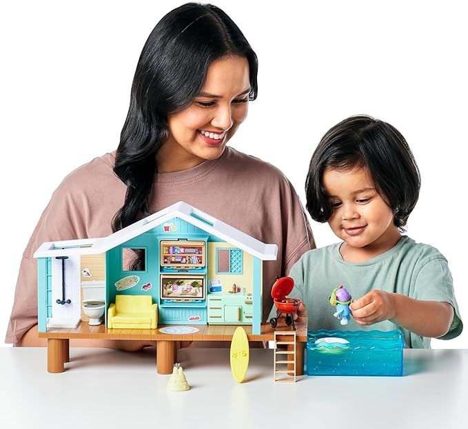 Bluey Beach Cabin Playset, with Exclusive Figure with Goggles. Includes 10 Play Pieces and Sticker Sheet