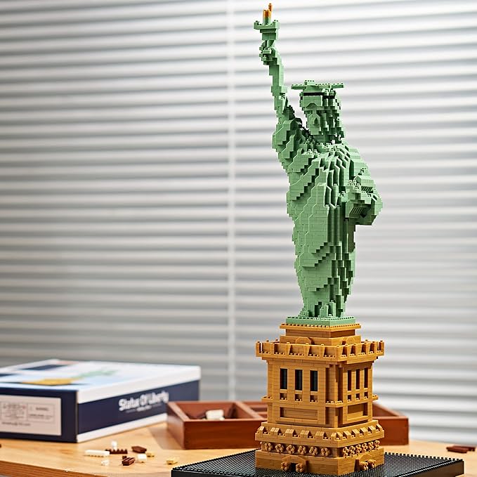 Statue of Liberty Micro Blocks Building Sets Mini Bricks Building for Adults, New York Famous Landmark Architectural Model Toys for Kids Age of 14+ 2810 PCS