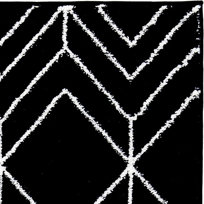SAFAVIEH Adirondack Collection Accent Rug - 4' x 6', Black & Ivory, Modern Geometric Design, Non-Shedding & Easy Care, Ideal for High Traffic Areas in Entryway, Living Room, Bedroom (ADR241Z)