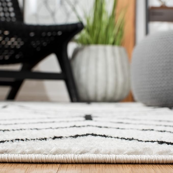 SAFAVIEH Adirondack Collection Runner Rug - 2'6" x 6', Light Grey & Black, Modern Geometric Design, Non-Shedding & Easy Care, Ideal for High Traffic Areas in Living Room, Bedroom (ADR241F)