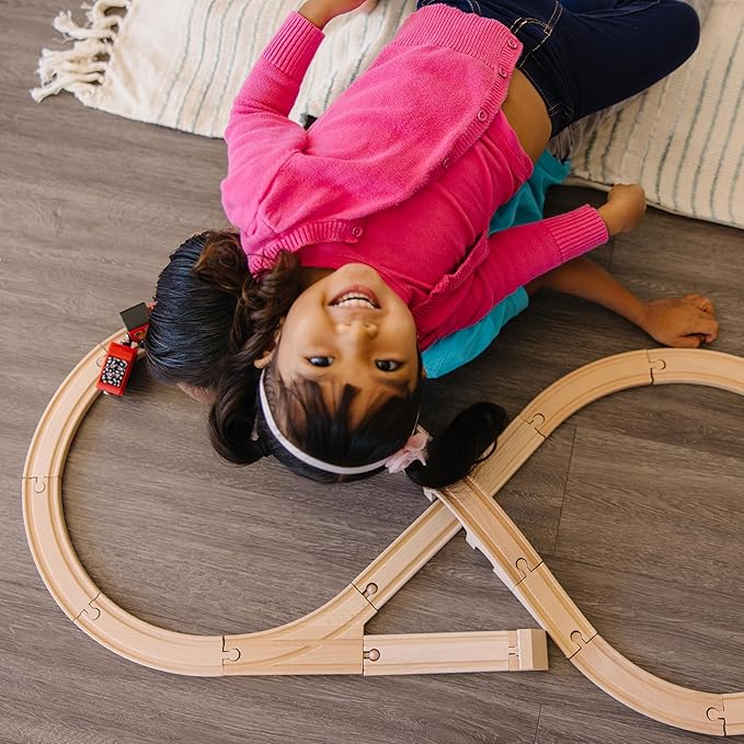 Melissa & Doug Classic Wooden Figure Eight Train Set (22 pcs)