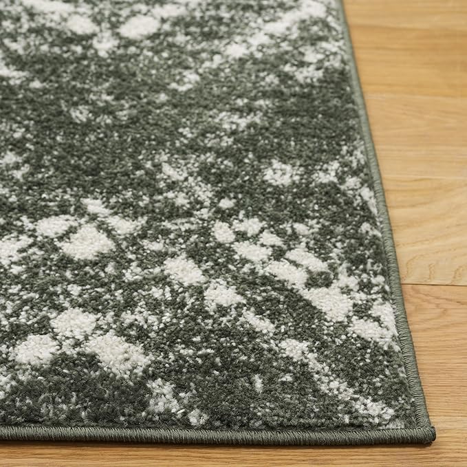 SAFAVIEH Adirondack Collection Runner Rug - 2'6" x 8', Green & Ivory, Geometric Design, Ideal for High Traffic Areas in Entryway, Kitchen & Bathroom (ADR131E-28)