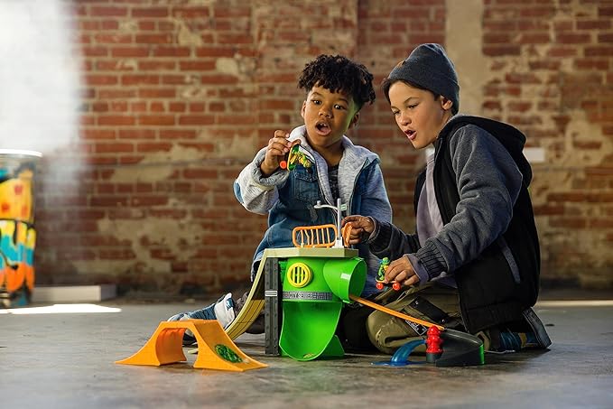 Teenage Mutant Ninja Turtles Toy, Turtle Madness Skate Park Playset, Classic Edition TMNT Playset for Kids, Ages 3+
