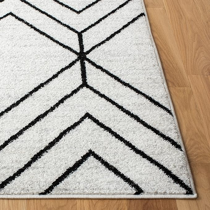 SAFAVIEH Adirondack Collection Runner Rug - 2'6" x 8', Light Grey & Black, Modern Geometric Design, Non-Shedding & Easy Care, Ideal for High Traffic Areas in Living Room, Bedroom (ADR241F)