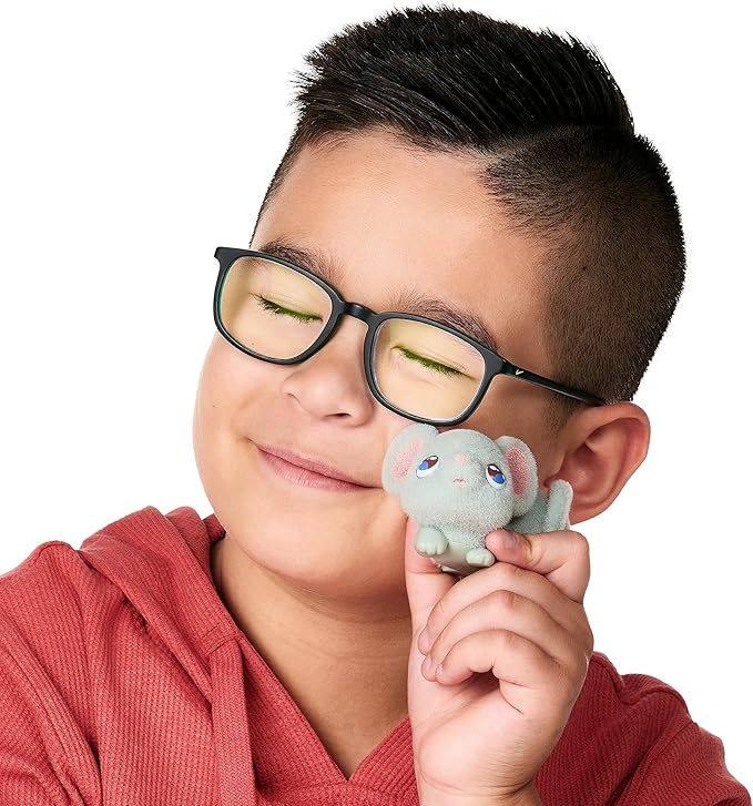 Little Live Pets - Mama Surprise Minis. Feed and Nurture a Lil' Mouse Inside Their Hutch so she can be a Mama. She has 2, 3, or 4 Babies with Surprise Accessories to Dress Up The Babies