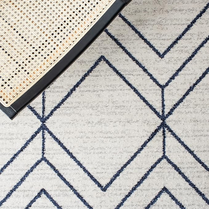 SAFAVIEH Adirondack Collection Accent Rug - 3' x 5', Light Grey & Navy, Modern Geometric Design, Non-Shedding & Easy Care, Ideal for High Traffic Areas in Entryway, Living Room, Bedroom (ADR241N)
