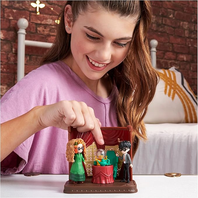 Wizarding World Harry Potter, Magical Minis Hogwarts Divination Classroom, 2 Exclusive Figures and 6 Accessories, Kids Toys for Ages 6 and up