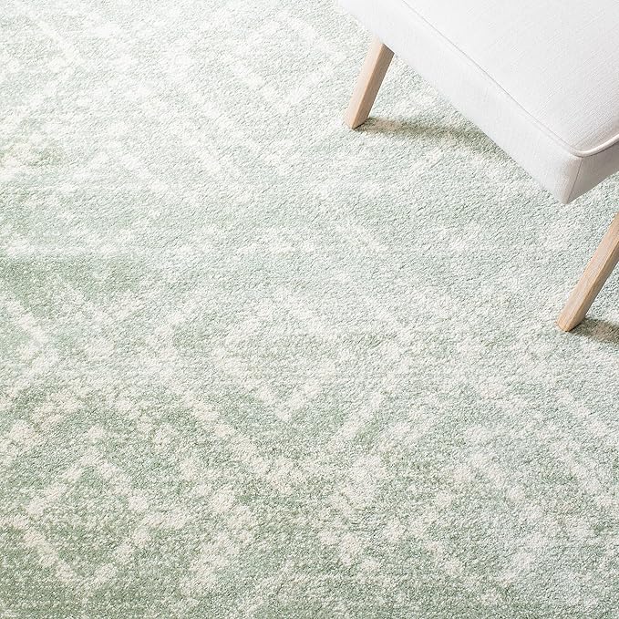 SAFAVIEH Adirondack Collection Runner Rug - 2'6" x 6', Green & Ivory, Modern Diamond Distressed Design, Non-Shedding & Easy Care, Ideal for High Traffic Areas in Living Room, Bedroom (ADR131Y)