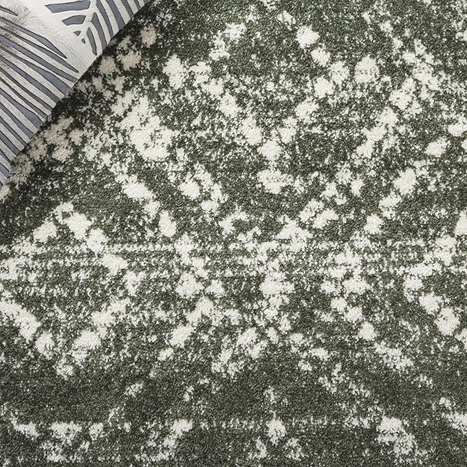 SAFAVIEH Adirondack Collection Runner Rug - 2'6" x 8', Green & Ivory, Geometric Design, Ideal for High Traffic Areas in Entryway, Kitchen & Bathroom (ADR131E-28)