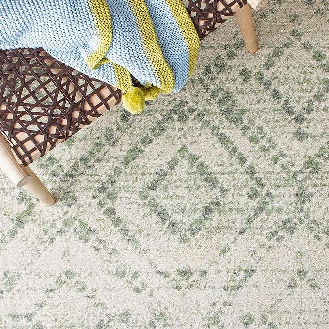 SAFAVIEH Adirondack Collection Accent Rug - 3' x 5', Ivory & Green, Modern Distressed Design, Non-Shedding & Easy Care, Ideal for High Traffic Areas in Entryway, Living Room, Bedroom (ADR131X)